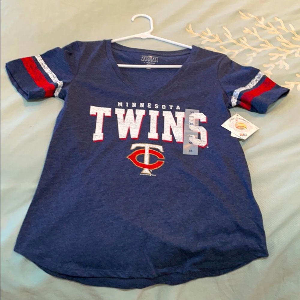 Women’s Minnesota v-neck T-shirt. NWT